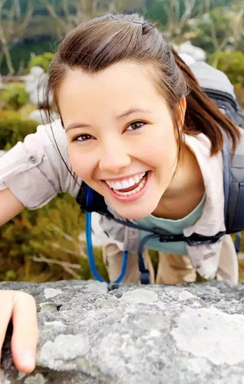 Jeune fille souriante