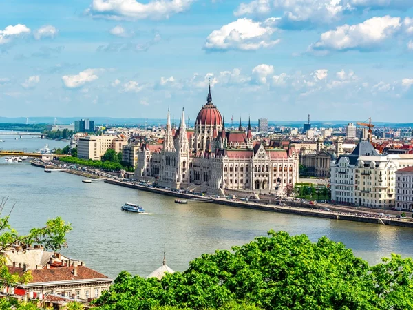 Vue sur le Parlement au bord du Danube, Budapest