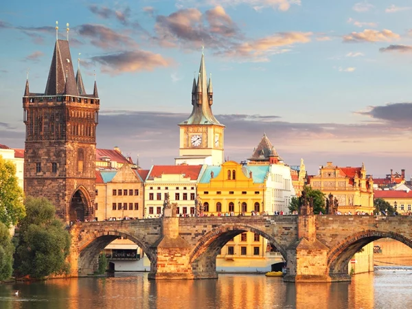 Vue du pont Charles et de la Vieille Ville de Prague